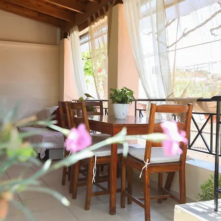 Natasha's Feriehus Perama (Corfu)